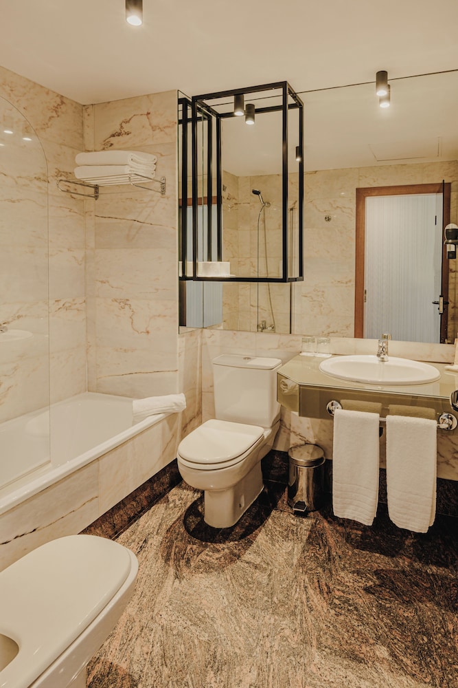 Habitación estándar con 1 cama doble o 2 individuales del hotel Rafaelhoteles Atocha. Foto 3