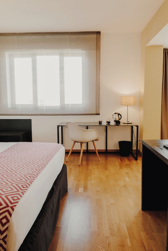 Habitación familiar del hotel Rafaelhoteles Atocha. Foto 2