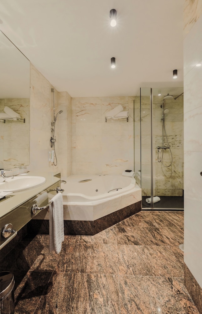 Suite junior del hotel Rafaelhoteles Atocha. Foto 3