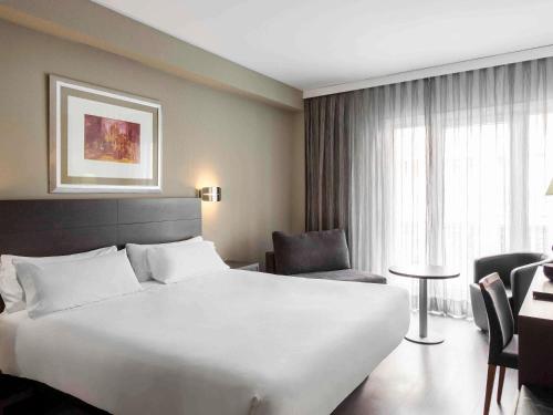 Habitación Estándar con cama supletoria del hotel Mercure Madrid Centro. Foto 11