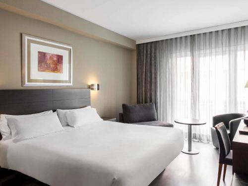 Habitación Doble Superior - 1 o 2 camas del hotel Mercure Madrid Centro. Foto 2