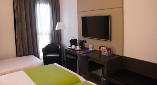 Habitación Doble Superior - 1 o 2 camas del hotel Mercure Madrid Centro. Foto 5
