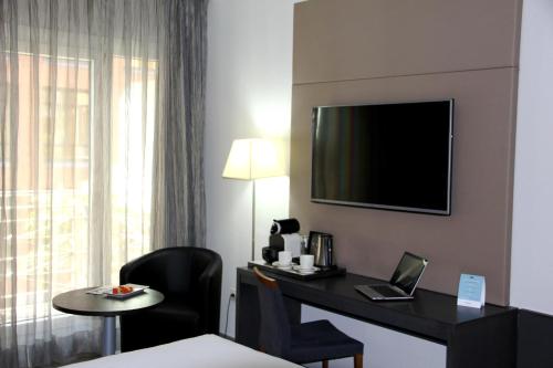 Habitación Doble Superior - 1 o 2 camas del hotel Mercure Madrid Centro. Foto 8