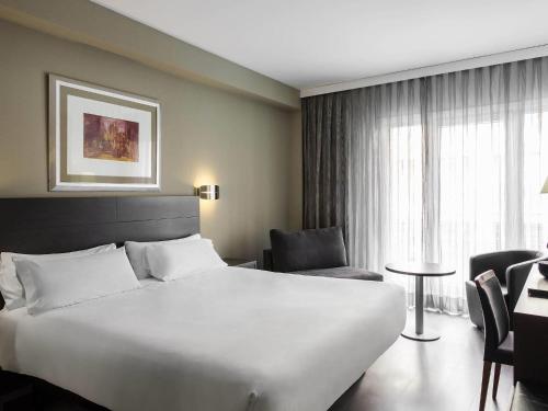 Habitación Doble Superior - 1 o 2 camas del hotel Mercure Madrid Centro. Foto 12