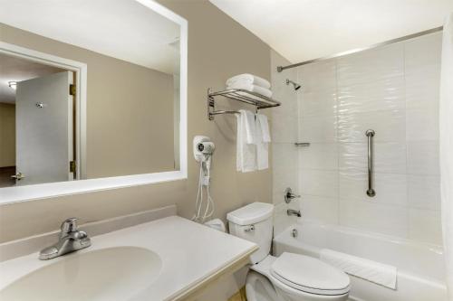 Habitación en esquina con cama grande - No fumadores del hotel Best Western Fort Lee. Foto 3