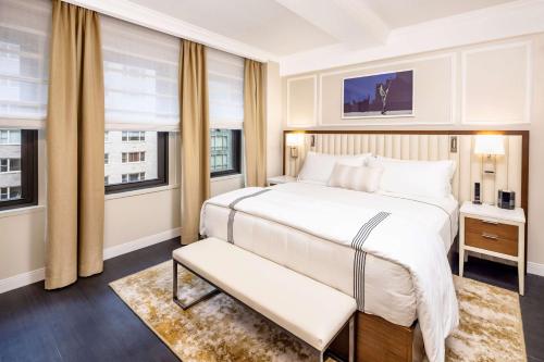 Estudio Plus con cama extragrande del hotel Hilton Club The Quin New York. Foto 1