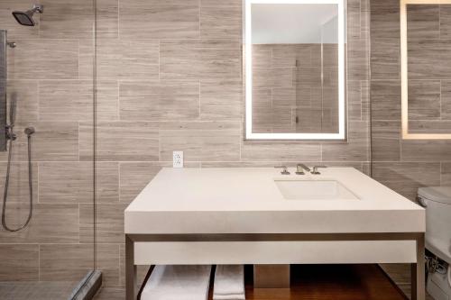 Estudio con cama extragrande - Ático del hotel Hilton Club The Quin New York. Foto 2