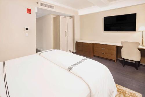 Estudio Plus con cama extragrande del hotel Hilton Club The Quin New York. Foto 2