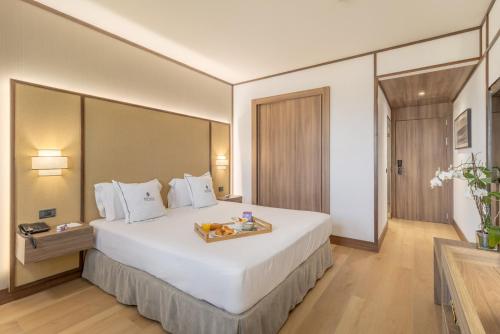 Habitación Triple Superior del hotel Aravaca Village. Foto 1