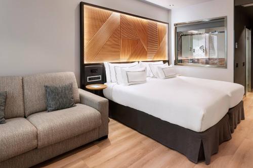 Habitación Premium - 1 cama grande del hotel Melia Avenida América. Foto 7
