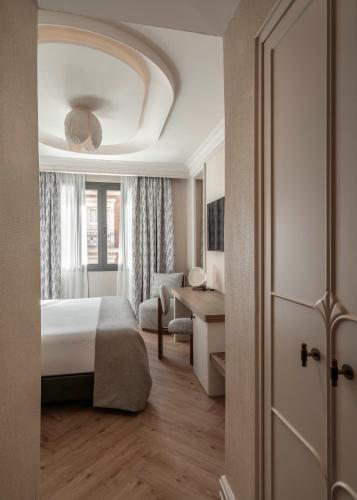 Habitación Deluxe comunicada del hotel Vincci Madrid Centrum. Foto 2