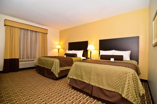 Habitación con 2 camas grandes y bañera - Adaptada para personas con movilidad reducida/No fumadores del hotel Best Western Plus The Inn and Suites at the Falls. Foto 1