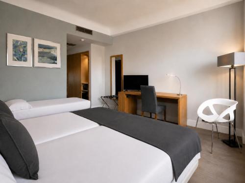 Habitación Doble con cama supletoria - 1 o 2 camas del hotel Chamartin The One. Foto 3