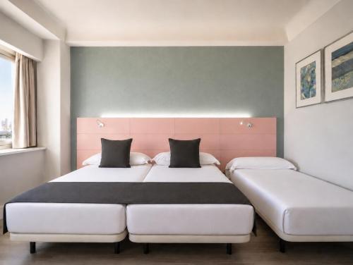 Habitación Doble con cama supletoria - 1 o 2 camas del hotel Chamartin The One. Foto 5