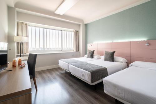 Habitación Doble con cama supletoria - 1 o 2 camas del hotel Chamartin The One. Foto 3