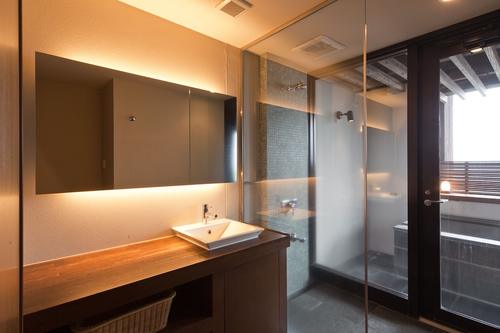 Habitación con 2 camas individuales (w/Private Open - airBath only13yrsAbove) del hotel Aura Tachibana. Foto 4