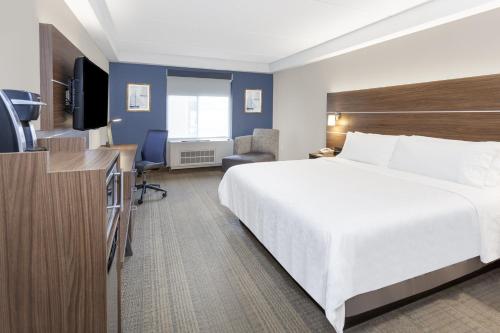 Habitación estándar con cama King del hotel Holiday Inn Express and Suites Riverhead - Long Island by IHG