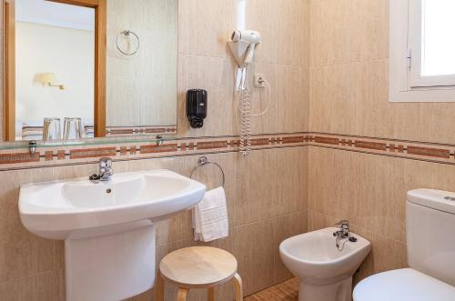 Habitación Doble Económica del hotel Mediodia. Foto 1