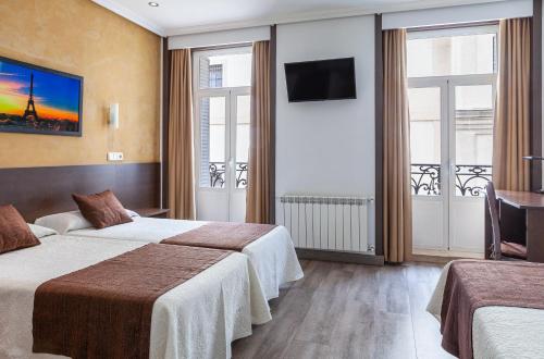 Habitación Triple del hotel Mediodia. Foto 2