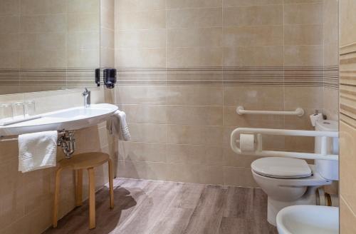 Habitación Triple del hotel Mediodia. Foto 3