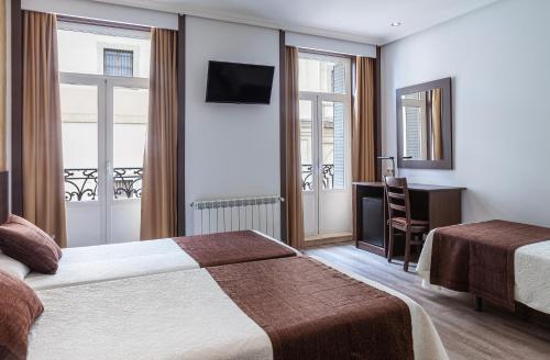 Habitación Triple del hotel Mediodia. Foto 5