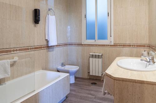 Habitación cuádruple del hotel Mediodia. Foto 2