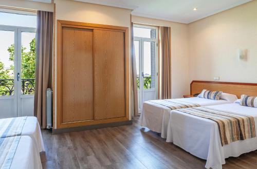 Habitación cuádruple del hotel Mediodia. Foto 7