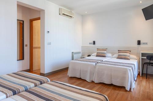 Habitación cuádruple del hotel Mediodia. Foto 8