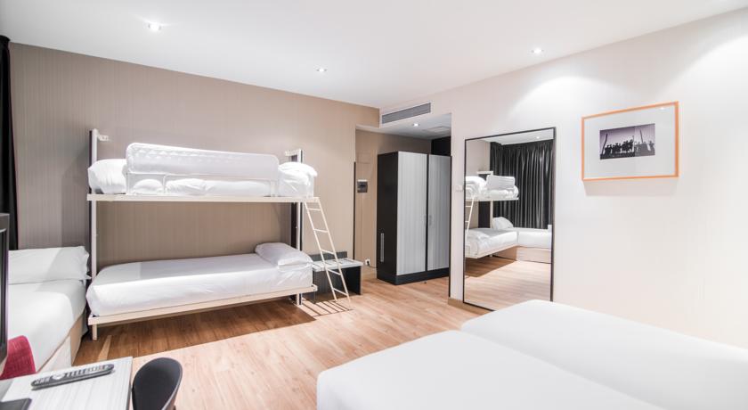 Habitación quíntuple del hotel Petit Palace Chueca