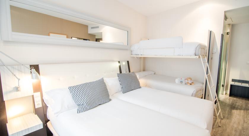 Habitación familiar del hotel Petit Palace Chueca. Foto 2