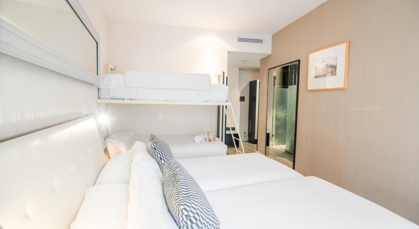 Habitación familiar del hotel Petit Palace Chueca. Foto 3