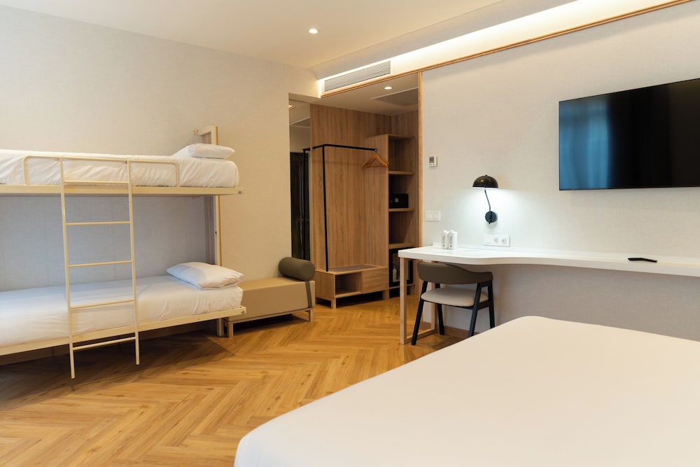 Habitación Cuádruple del hotel Petit Palace Chueca. Foto 4