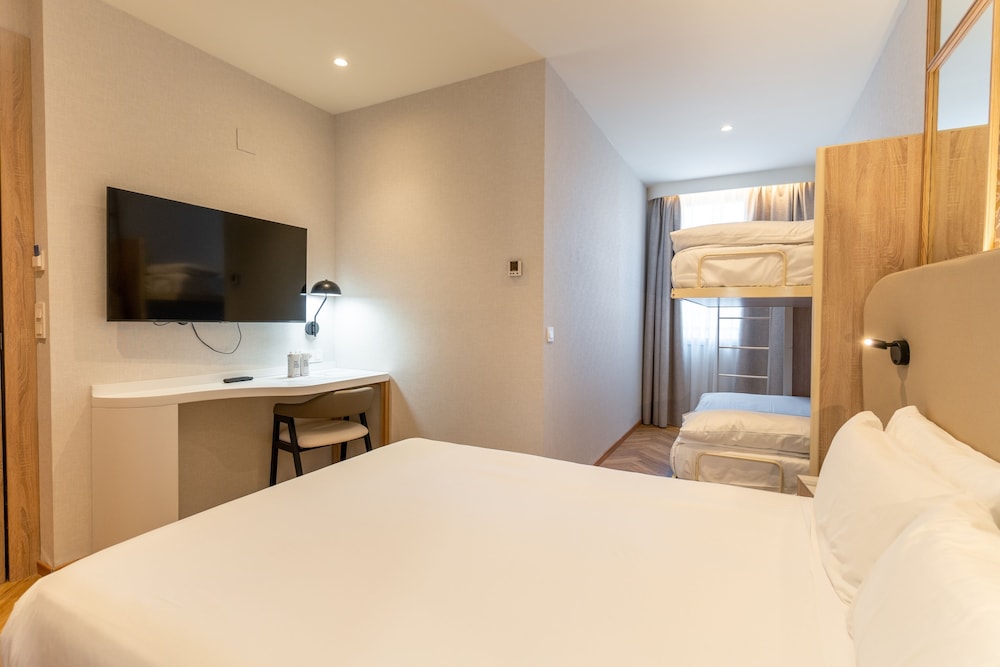 Habitación Cuádruple del hotel Petit Palace Chueca. Foto 5