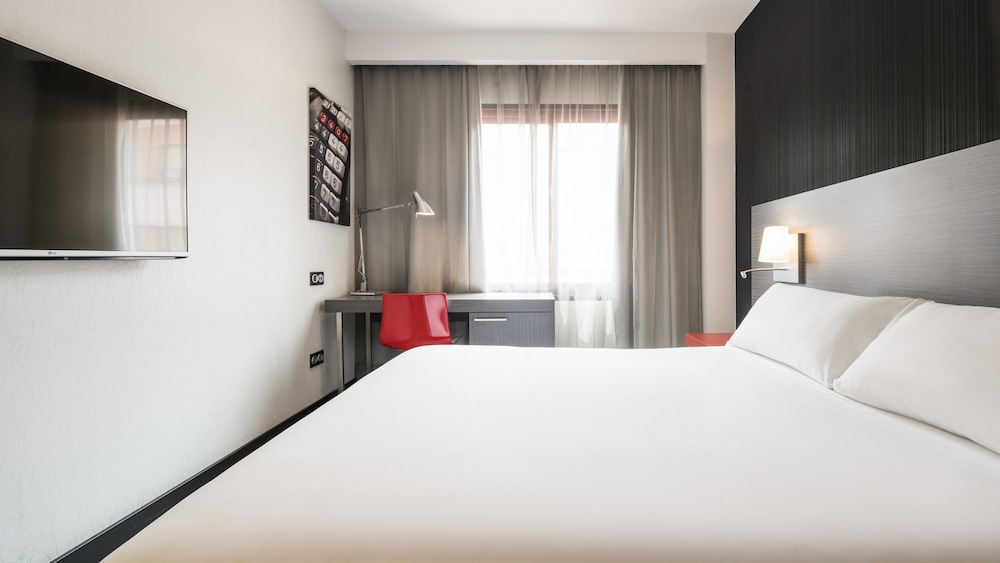 Habitación doble del hotel Ilunion Suites Madrid. Foto 1