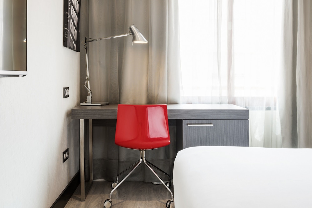 Habitación doble del hotel Ilunion Suites Madrid. Foto 2