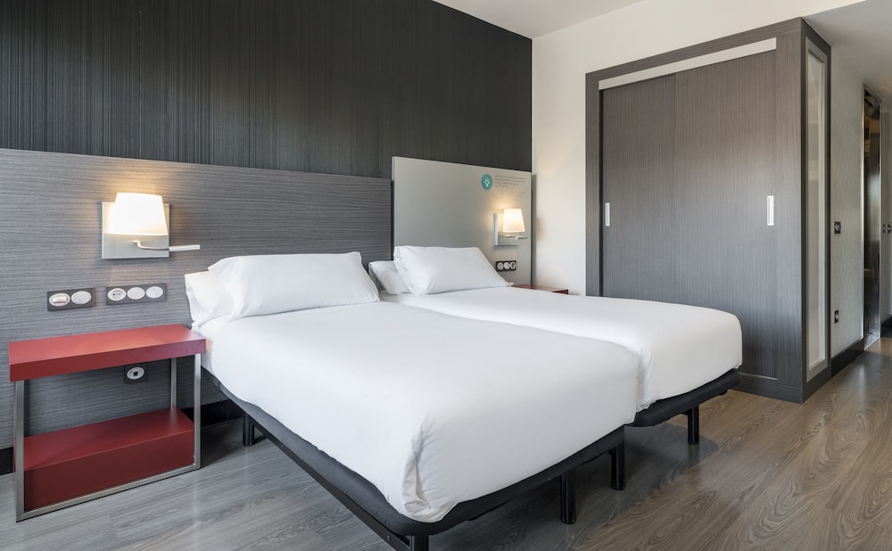 Habitación doble del hotel Ilunion Suites Madrid. Foto 3