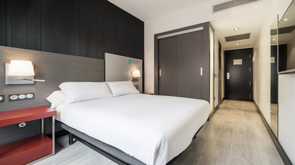 Habitación doble, mascotas del hotel Ilunion Suites Madrid. Foto 1