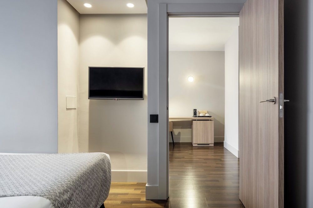 Habitación doble superior del hotel Ilunion Suites Madrid. Foto 1