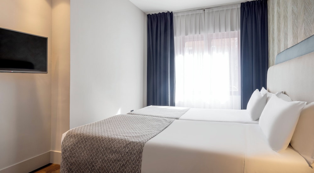 Habitación doble superior del hotel Ilunion Suites Madrid. Foto 6