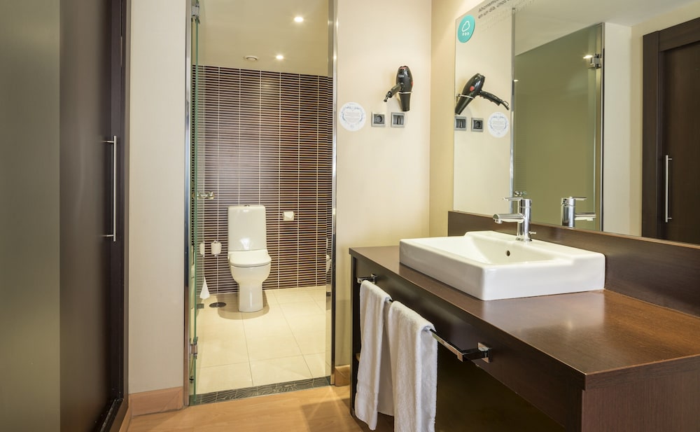 Habitación triple, del hotel Ilunion Suites Madrid. Foto 8