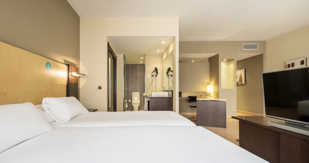 Habitación familiar del hotel Ilunion Suites Madrid. Foto 2