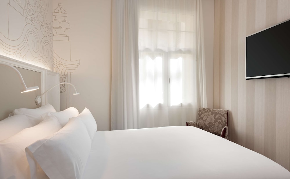 Habitación superior del hotel NH Collection Madrid Abascal. Foto 1