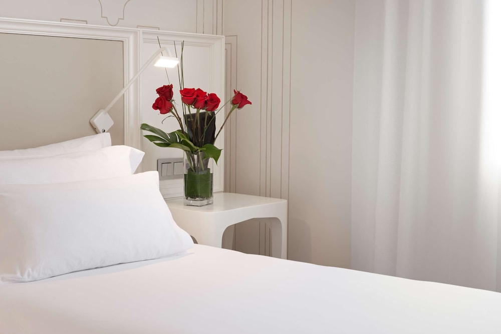 Habitación superior del hotel NH Collection Madrid Abascal. Foto 3