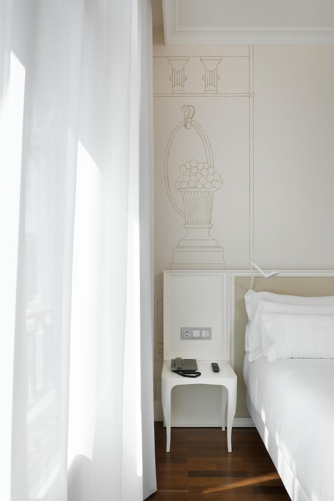 Habitación superior del hotel NH Collection Madrid Abascal. Foto 5