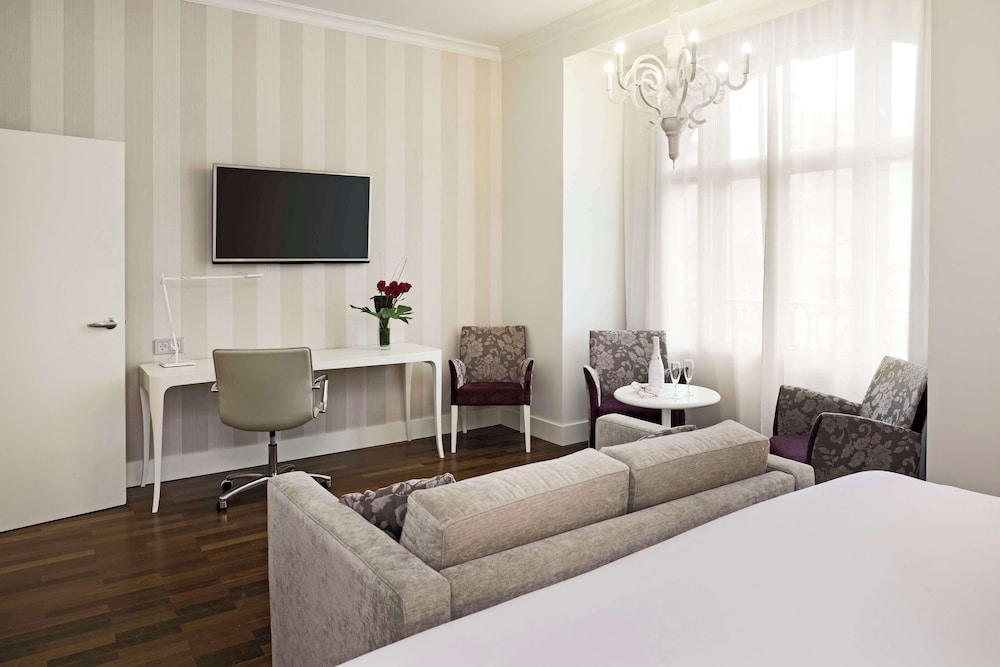Habitación Premium del hotel NH Collection Madrid Abascal. Foto 2