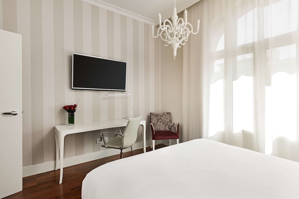 Habitación superior (View) del hotel NH Collection Madrid Abascal. Foto 3