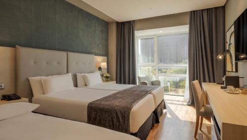 Habitación Doble con cama supletoria - 1 o 2 camas del hotel Ilunion Pio Xii. Foto 1