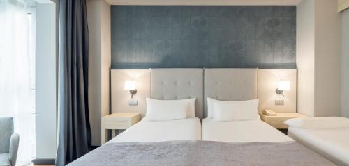 Habitación Doble con cama supletoria - 1 o 2 camas del hotel Ilunion Pio Xii. Foto 2