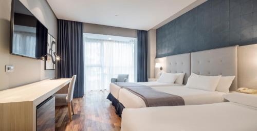 Habitación Doble con cama supletoria - 1 o 2 camas del hotel Ilunion Pio Xii. Foto 3