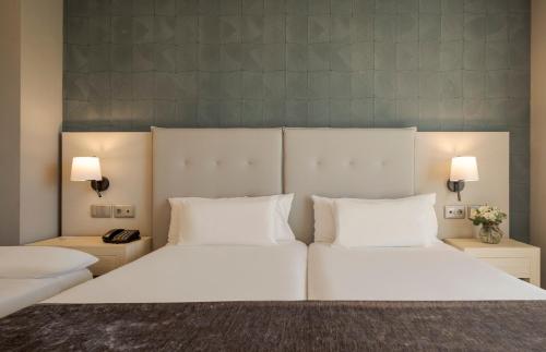 Habitación Doble con cama supletoria - 1 o 2 camas del hotel Ilunion Pio Xii. Foto 4